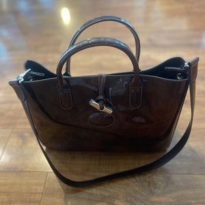 LONGCHAMP BROWN PATENT LEATHER ROSEAU HANDBAG